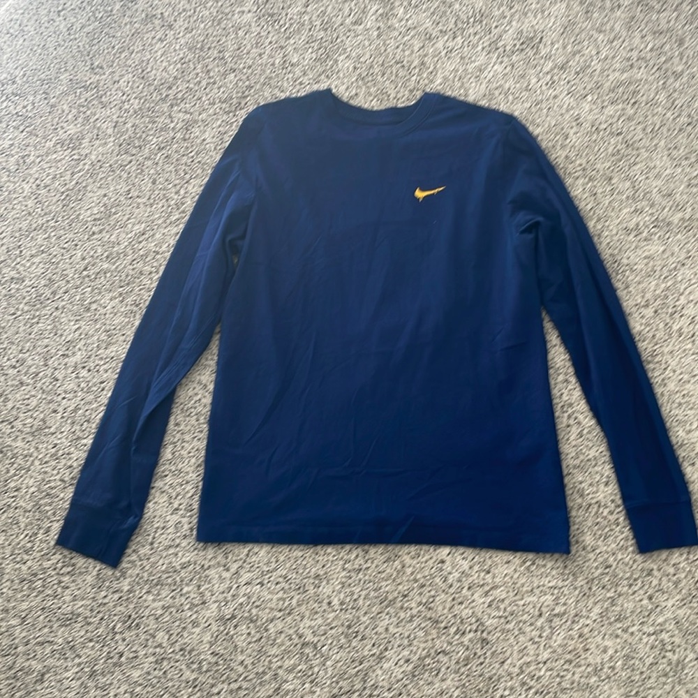 2 Men’s Nike long sleeve tees size M. 2 for $20.